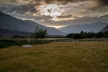 Afganistan 'daki Wakhan Koridorunda Günbatımı Manzarası