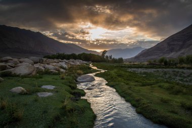 Afganistan 'daki Wakhan Koridorunda Günbatımı Manzarası