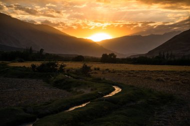 Afganistan 'daki Wakhan Koridorunda Günbatımı Manzarası