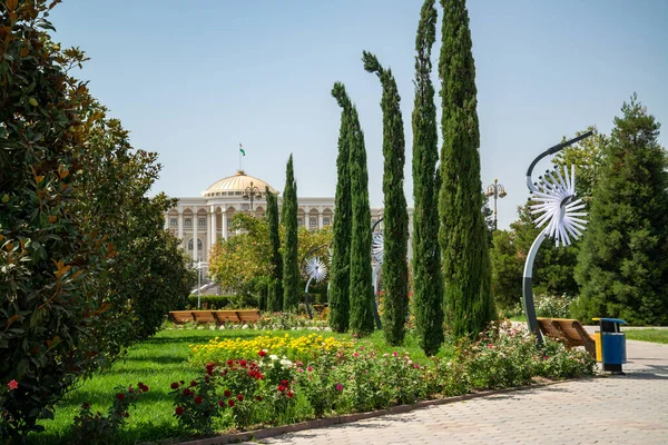 Πάρκο Rudaki Και Εθνική Βιβλιοθήκη Ντουσάνμπε Τατζικιστάν — Φωτογραφία Αρχείου