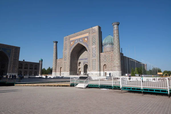 Samarkand Uzbekistan Circa September 2019 Registan Square Sunny Day — стокове фото