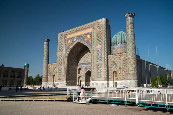 Samarkand Uzbekistan Circa September 2019 Registan Square Sunny Day — стокове фото