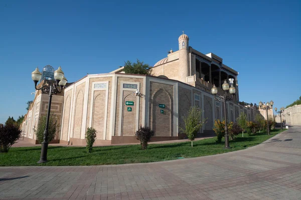 在乌兹别克斯坦撒马尔罕的哈兹拉特 Khizr 清真寺 — 图库照片