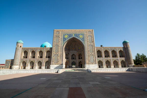 Samarcanda Uzbekistán Circa Septiembre 2019 Plaza Registán Día Soleado — Foto de Stock