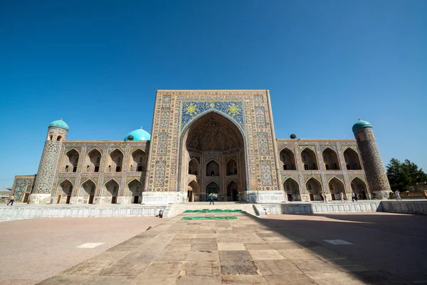 Samarkand Uzbekistan Circa September 2019 Registan Square Sunny Day — стокове фото