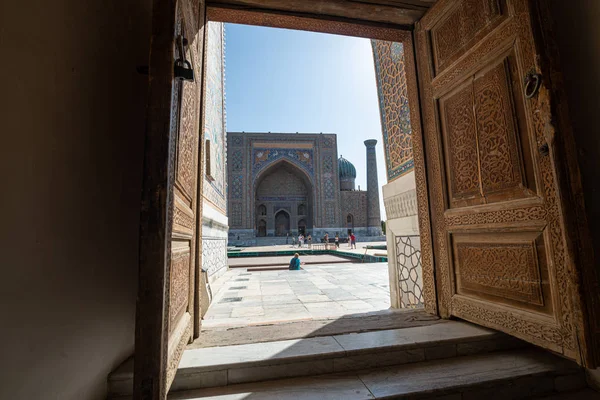 Samarkand Uzbekistan Circa Syyskuu 2019 Registan Aukio Aurinkoisena Päivänä — kuvapankkivalokuva