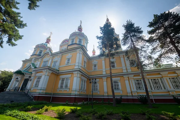 Almaty Kazajstán Alrededor Septiembre 2019 Catedral Ascensión Catedral Zenkov Parque — Foto de Stock