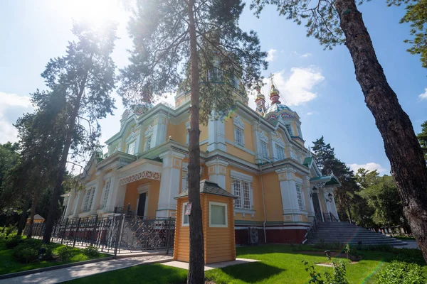 Almaty Kazajstán Alrededor Septiembre 2019 Catedral Ascensión Catedral Zenkov Parque — Foto de Stock