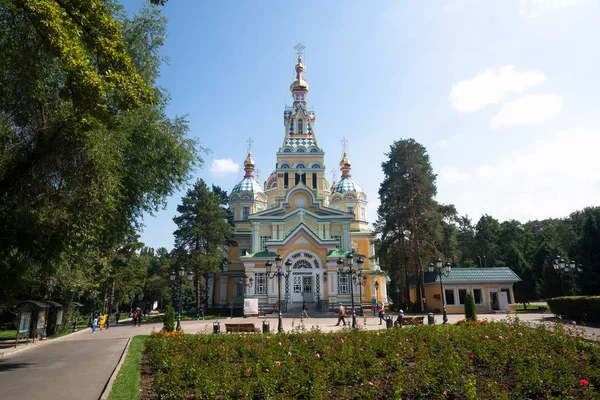 Almaty Kasachstan September 2019 Himmelfahrtskathedrale Zenkov Kathedrale Panfilow Park Einem — Stockfoto