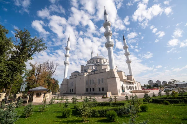 Bishkek Kyrgyzstan Circa September 2019 New Central Mosque Imam Sarakhsi — Stok fotoğraf