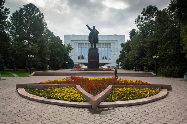 Bishkek Kirgisia Noin Syyskuu 2019 Vladimir Ilyich Leninin Patsas Bishkekissä — kuvapankkivalokuva