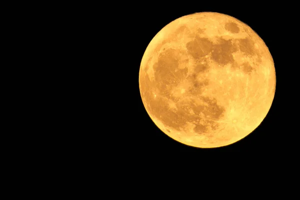 Super luna sobre fondo negro — Foto de Stock