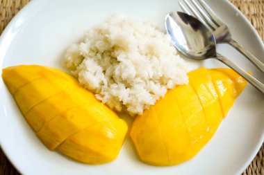 Mango ve yapışkan pirinç