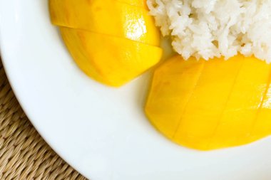 Mango ve yapışkan pirinç