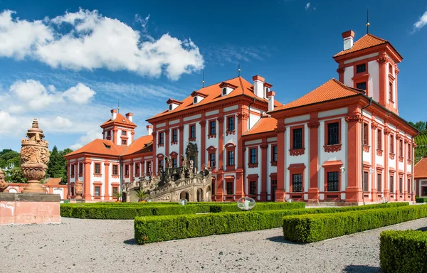 Vista mais próxima do Palácio de Troja, Praga, República Checa — Fotografia de Stock