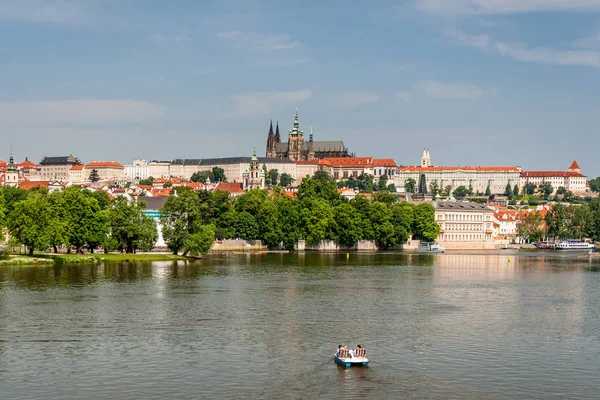 Relaxační pohled na Pražský hrad Royalty Free Stock Obrázky