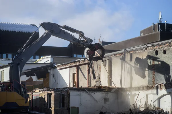 Demolición Del Antiguo Edificio Con Sombra Pala Pared —  Fotos de Stock