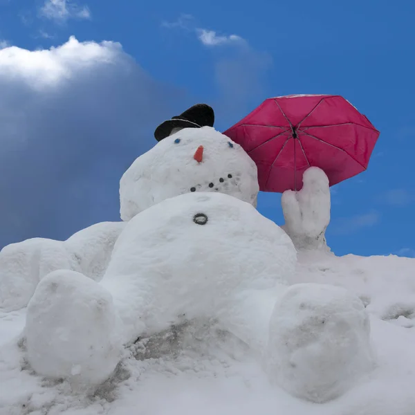 Snowman Suffering Global Warming Blue Sky — Stock Photo, Image