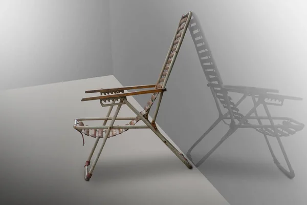 Cadeira Bambu Tradicional Chinesa Enferrujada Refletida Parede — Fotografia de Stock