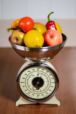 Meyve ve sebze ile Retro ölçek