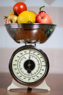 Meyve ve sebze ile Retro ölçek