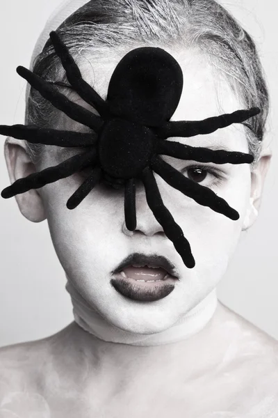 Porträt eines Mädchens mit Spinne, — Stockfoto