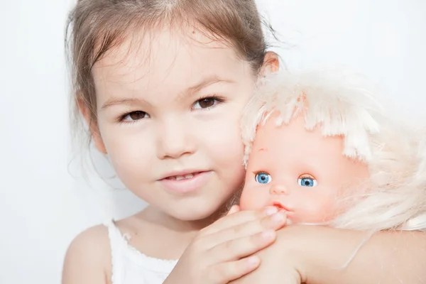 Κοριτσάκι με μια κούκλα — Φωτογραφία Αρχείου