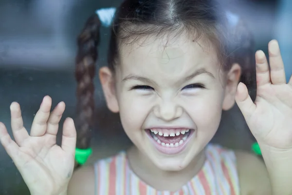 Asian girl at the window — Stock Photo, Image