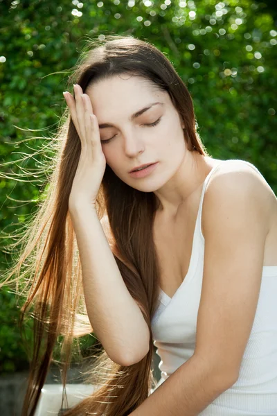 Sensuell tjej utomhus — Stockfoto