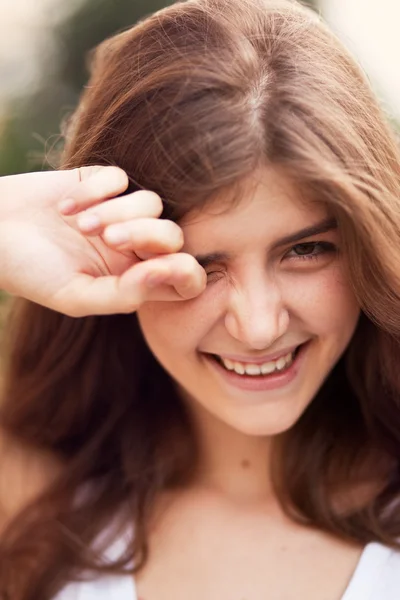 Retrato de menina morena — Fotografia de Stock