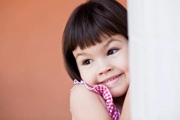 Ragazza asiatica con i capelli corti — Foto Stock