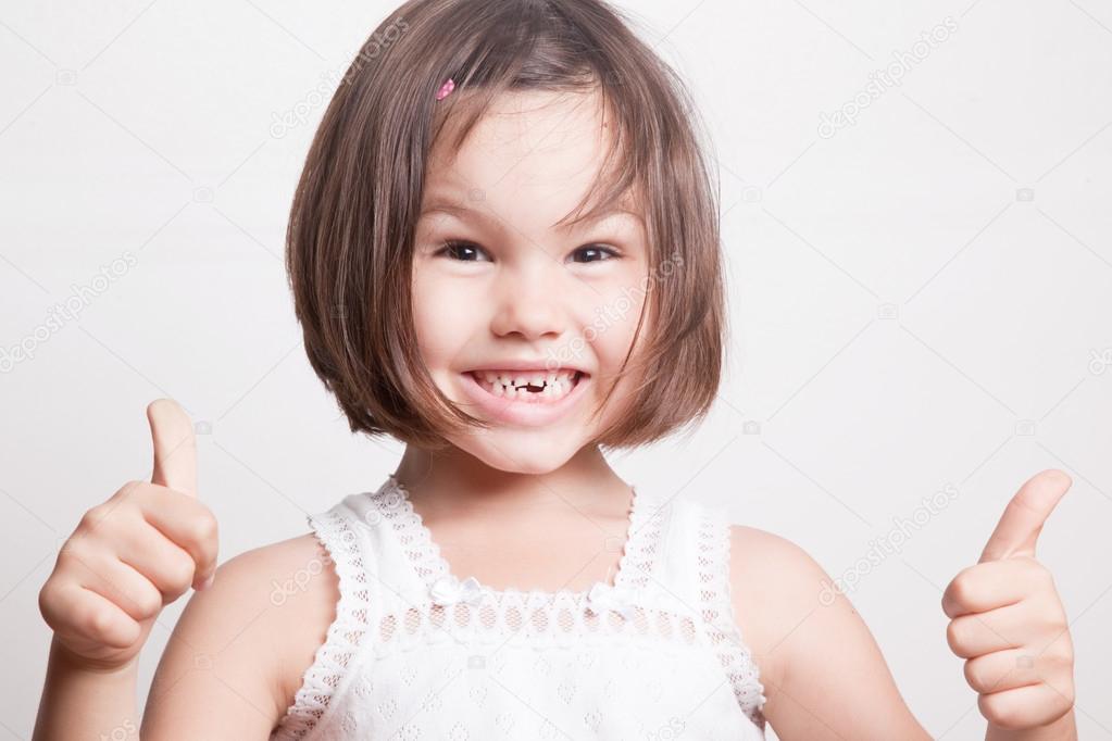 child dropped the first milk tooth
