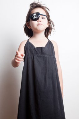 küçük kız korsan