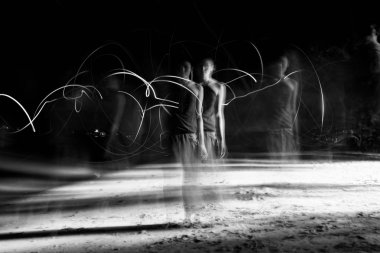 kadın ışıkla boyama