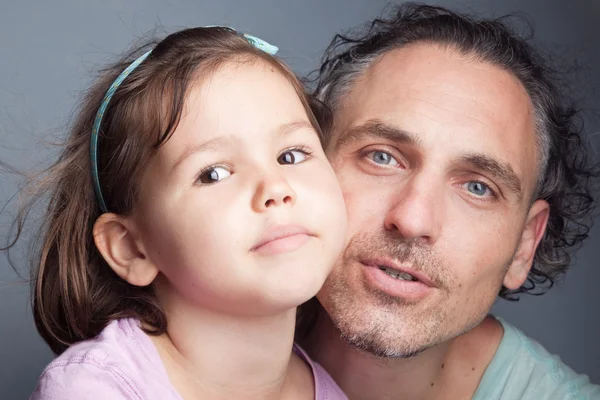 Portrait of daughter and dad — Stock Photo, Image