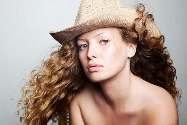 Mulher de chapéu de cowboy — Fotografia de Stock