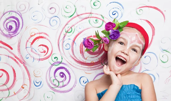 Portrét dítěte s květinami — Stock fotografie