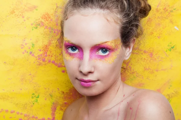 Chica con ojos brillantes componen — Foto de Stock