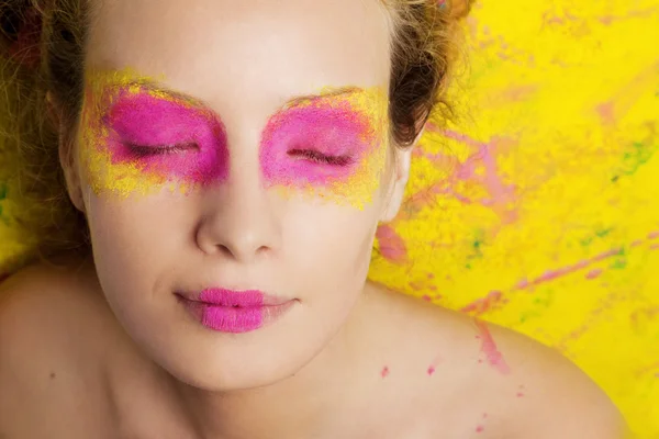 Menina com olhos brilhantes compõem — Fotografia de Stock