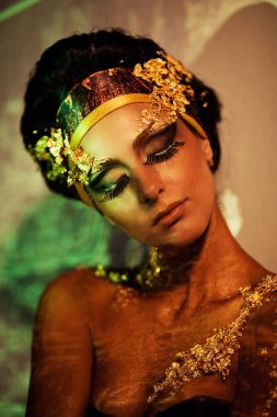 Kadın Tanrıça Isis olarak