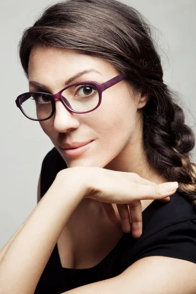 Retrato de uma mulher com óculos — Fotografia de Stock