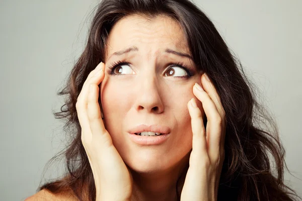 Mujer con dolor de cabeza — Foto de Stock