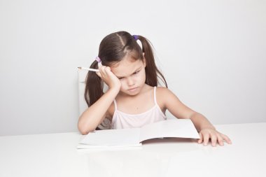 Not defterine yazan kız