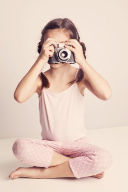 bir film kamerası ile kız