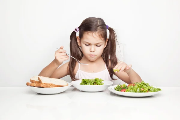 Öğle yemeği yiyen kız — Stok fotoğraf