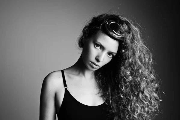 Porträtt av curly girl — Stockfoto