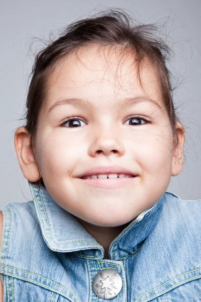 Ritratto di una bambina — Foto Stock