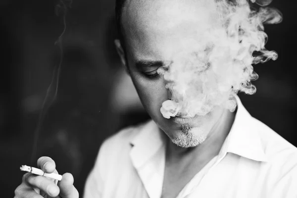 Portrait of smoking man — Stock Photo, Image