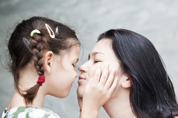 Daughter kissing mother — Stock Photo, Image