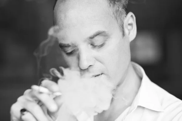 Portrait of smoking man — Stock Photo, Image